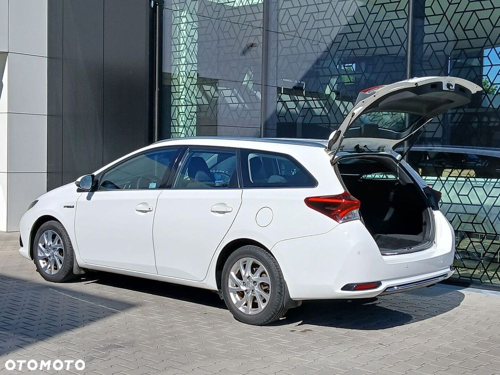 Toyota Auris Hybrid 135 Premium - 33