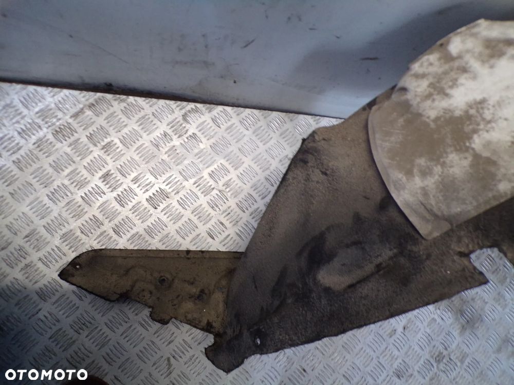 NADKOLE PRAWY TYŁ MERCEDES CLA A117 - 3