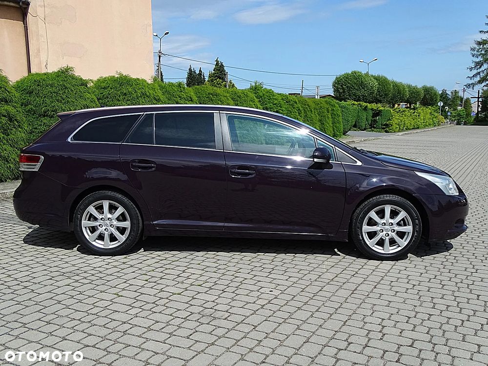 Toyota Avensis 1.8 Premium EU5 MS - 9