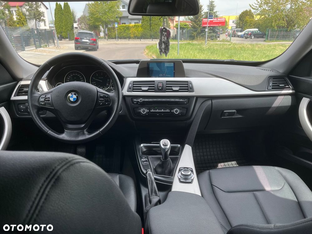 BMW Seria 3 318d Blue Performance - 18