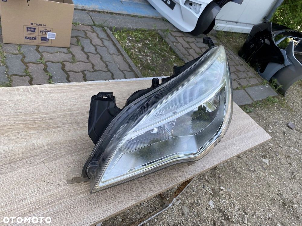 LAMPA PRZEDNIA LEWA OPEL ASTRA IV J 09-12 1EG010011-01 - 2