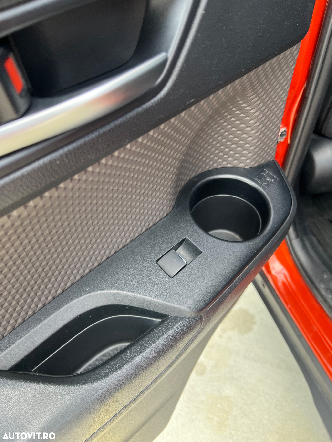 Toyota C-HR 2.0 HSD 184 CP 4x2 CVT C-lassy bi-tone - 22