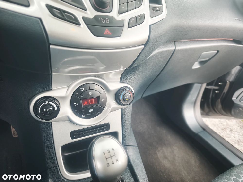 Ford Fiesta 1.25 Celebration - 22