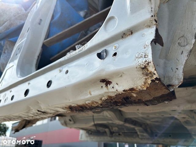 LAND ROVER DISCOVERT III IV próg słupek LEWY - 4