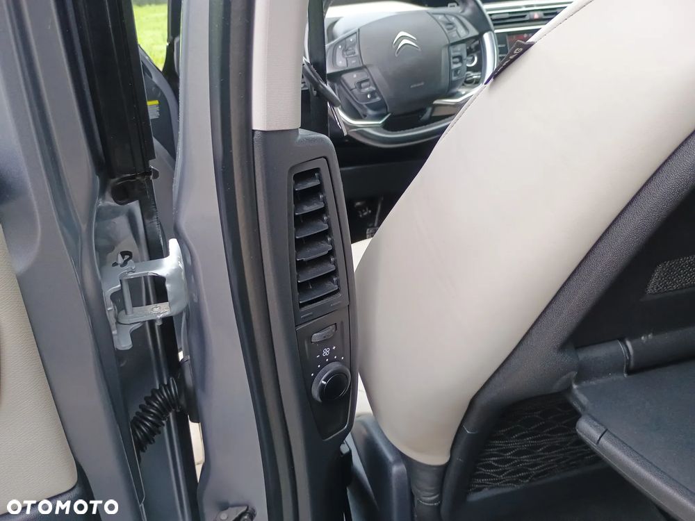 Citroën C4 SpaceTourer PureTech 130 Stop&Start SHINE - 29