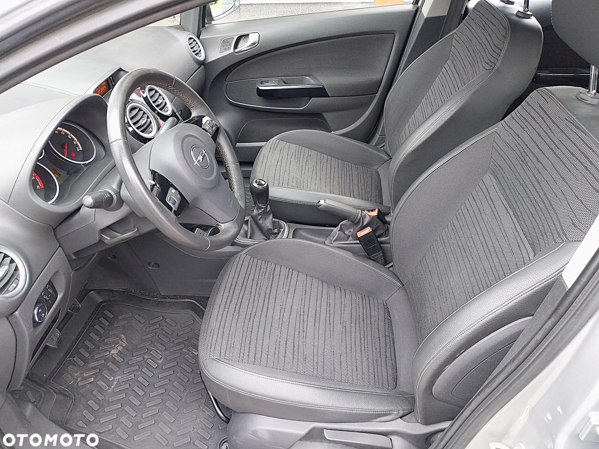 Opel Corsa 1.2 16V Cosmo - 5