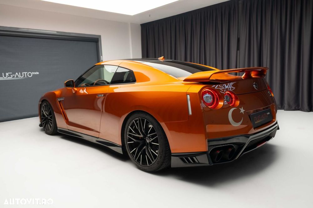 Nissan GT-R - 8