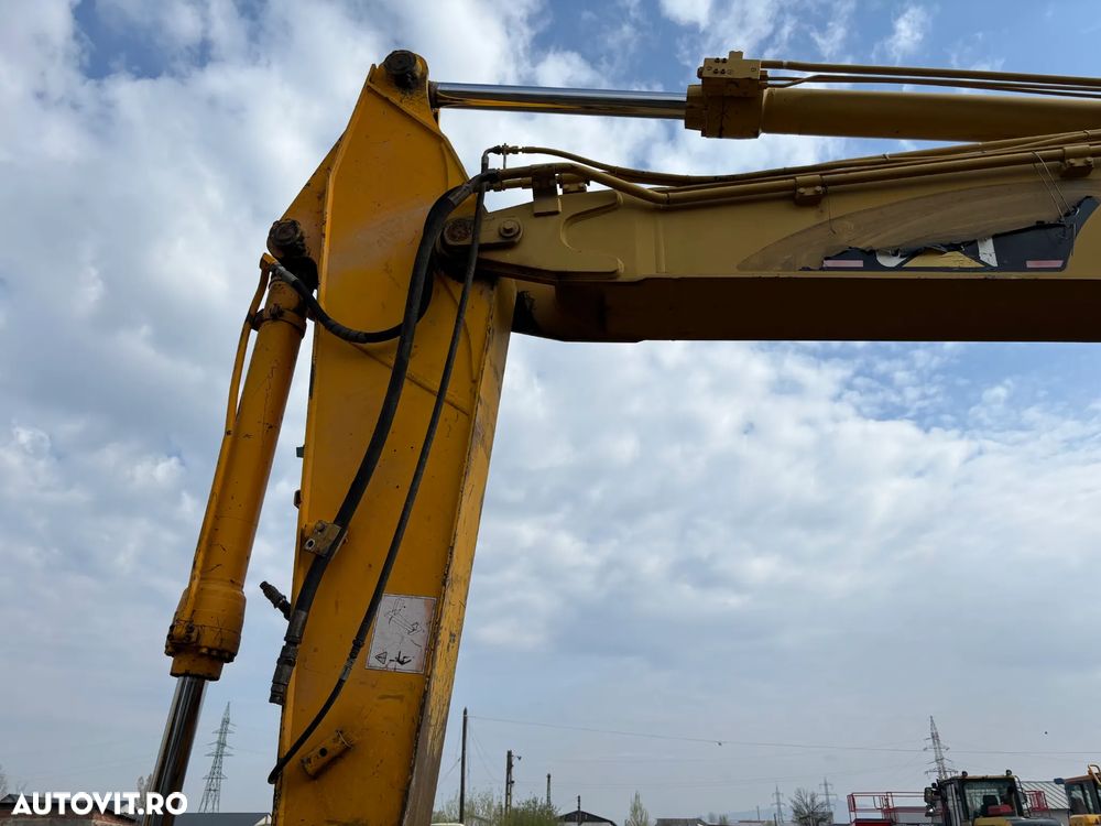 Caterpillar 318C - 12