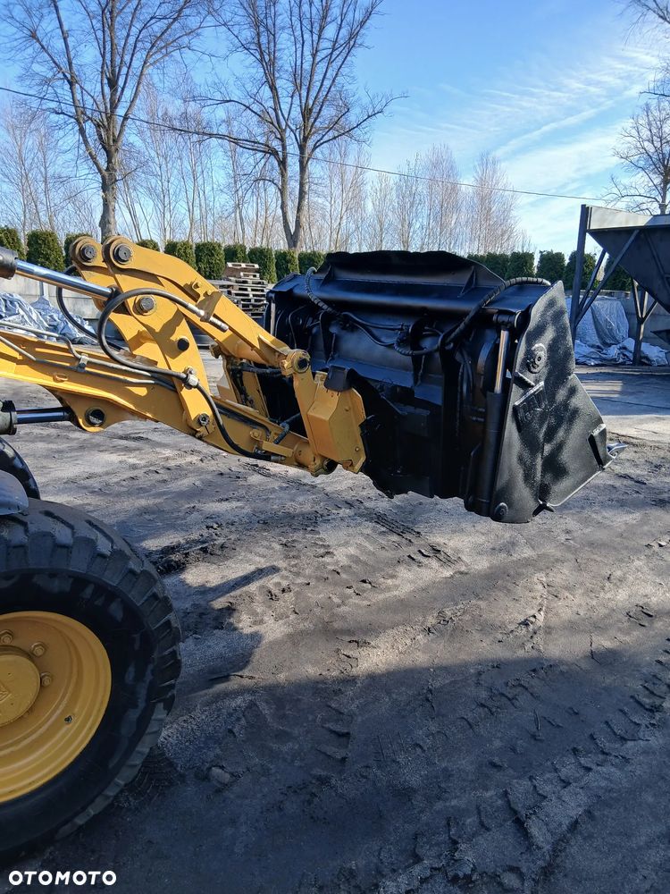 Caterpillar 906 - 17