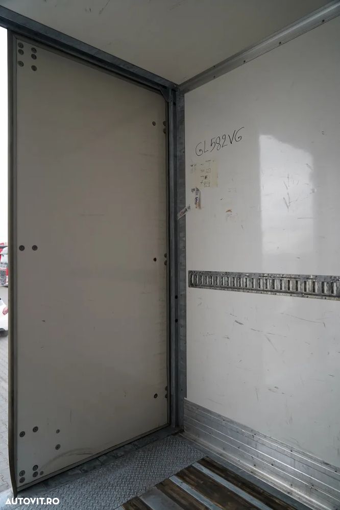 Trouillet / SEMIREMORCĂ FURGON / KOFFER / PODEA RANFORSATĂ / AXĂ RIDICABILĂ / AXE SAF / - 21