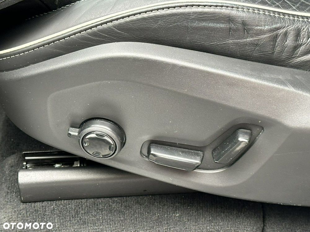 Volvo XC 90 D5 AWD R-Design 7os - 13