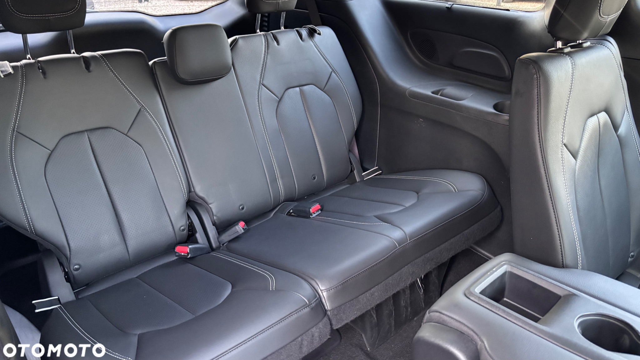Chrysler Pacifica - 24