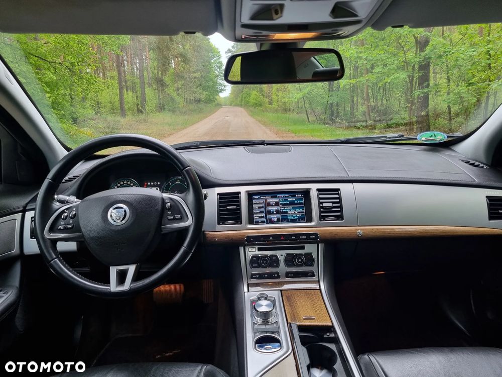 Jaguar XF 3.0 V6 D Premium Luxury - 11