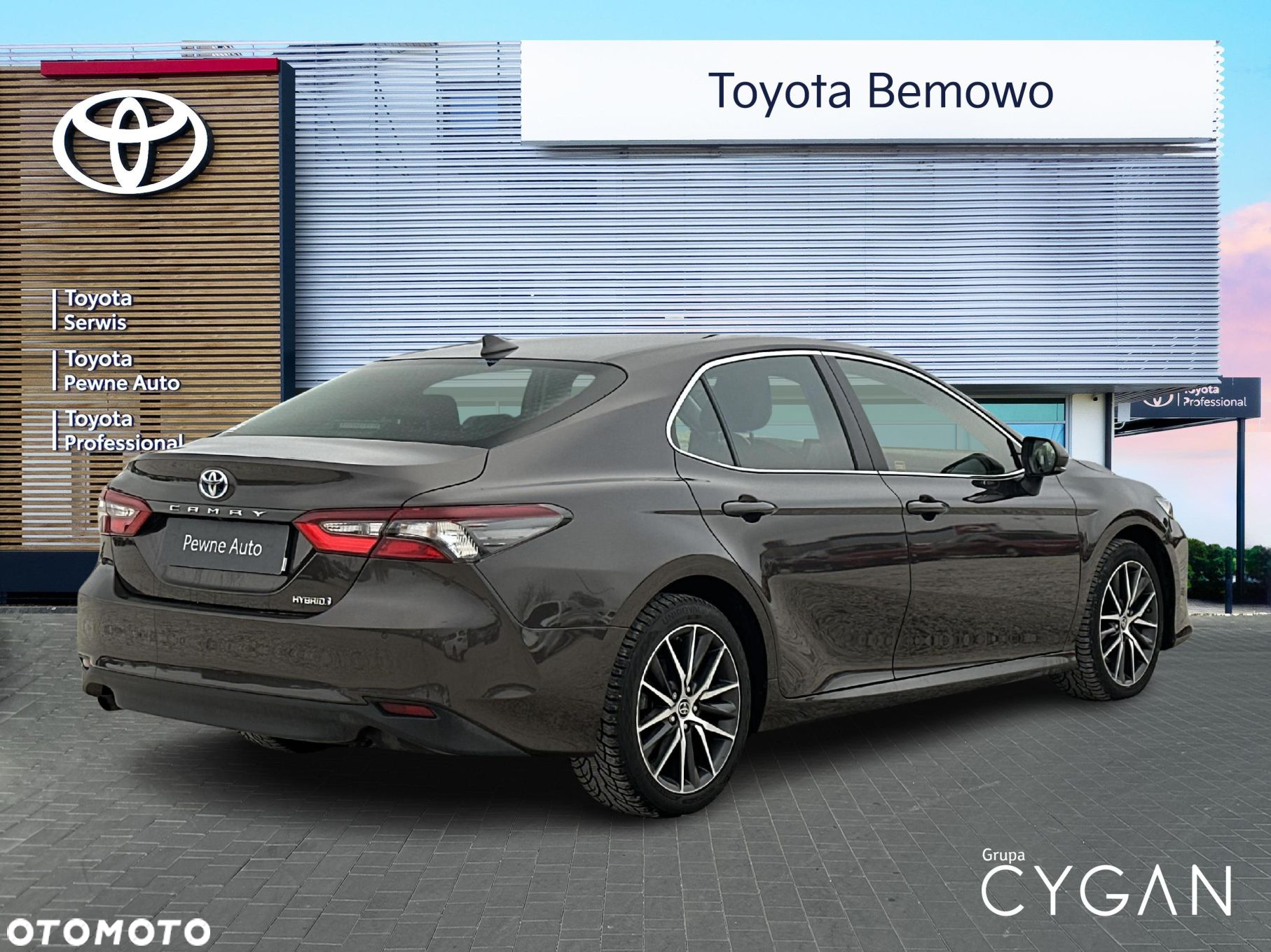 Toyota Camry - 5