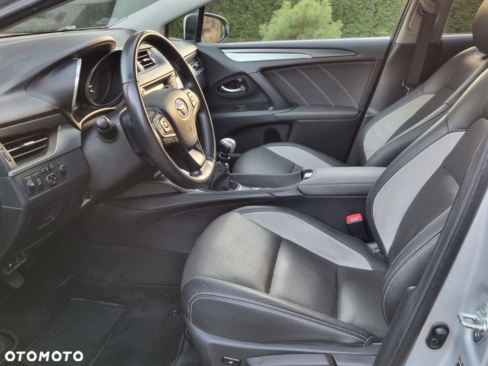 Toyota Avensis 2.0 D-4D Premium - 12