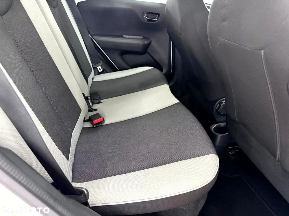 Toyota Aygo x-play touch - 28