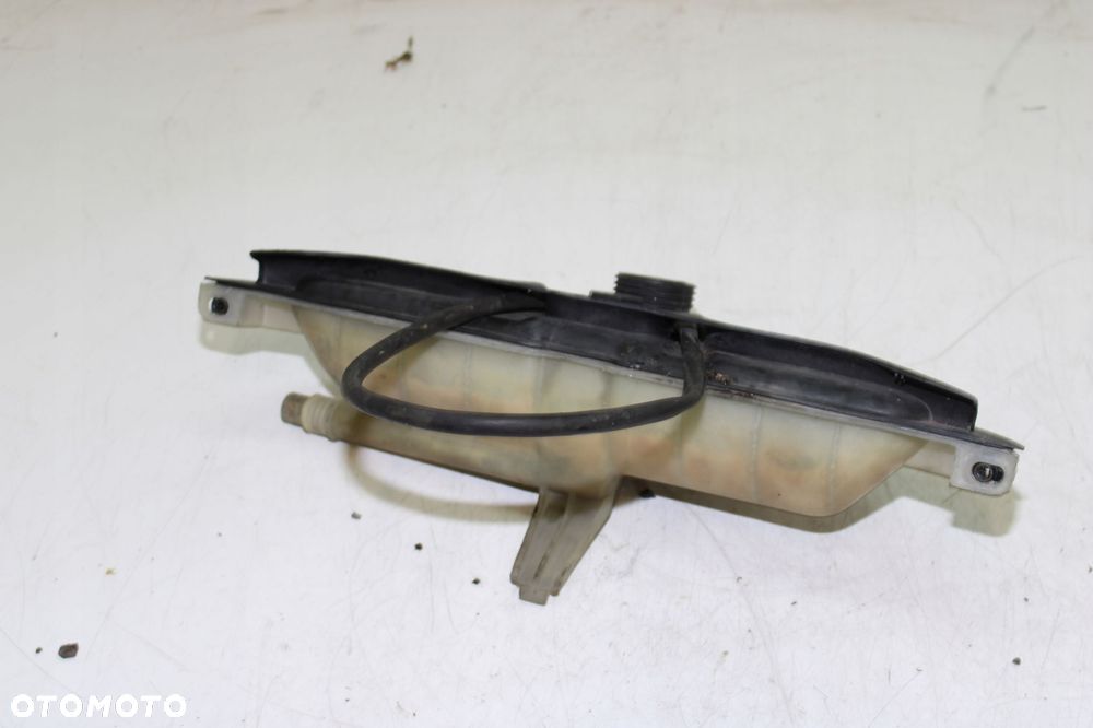 ZBIORNICZEK WYRÓWNAWCZY PŁYNU WODY BMW E32 E34 M30 M70 - 2