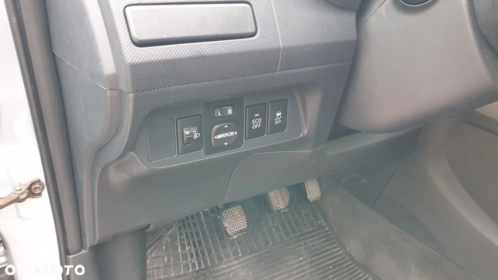 Toyota Auris 1.33 VVT-i Life - 12