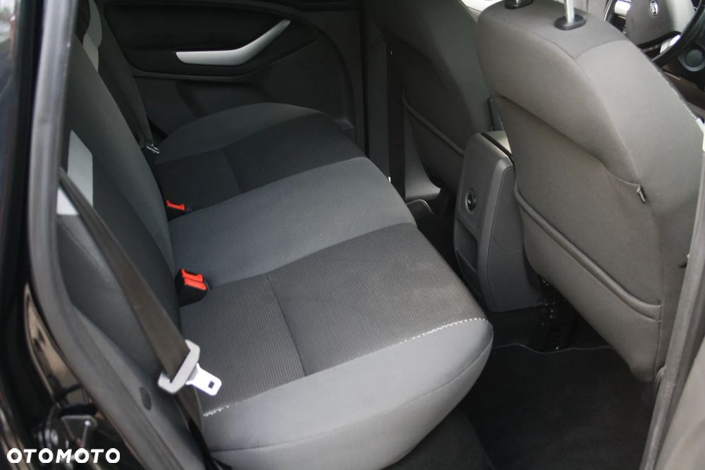 Ford Kuga 2.0 TDCi 2x4 Champions Edition - 18