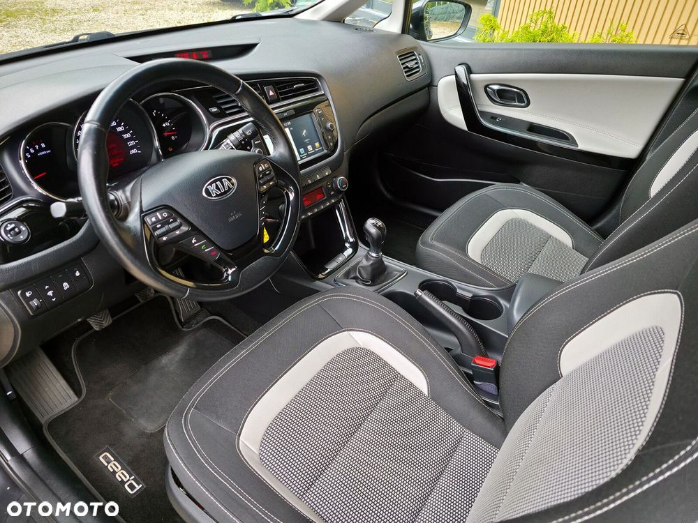 Kia Ceed - 9