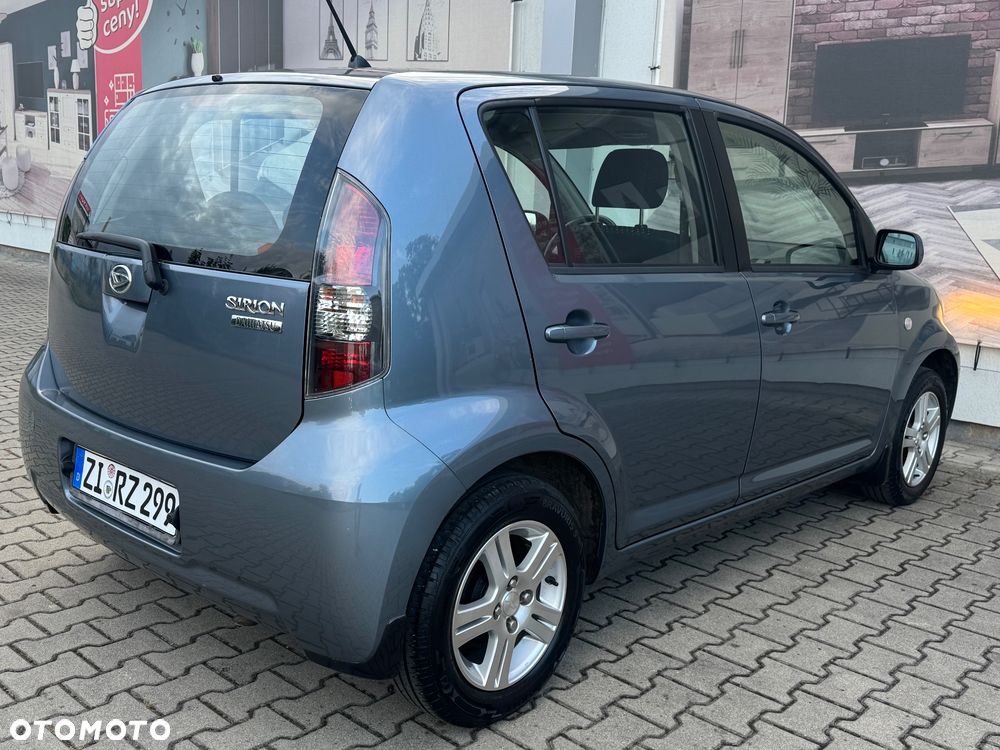 Daihatsu Sirion - 5