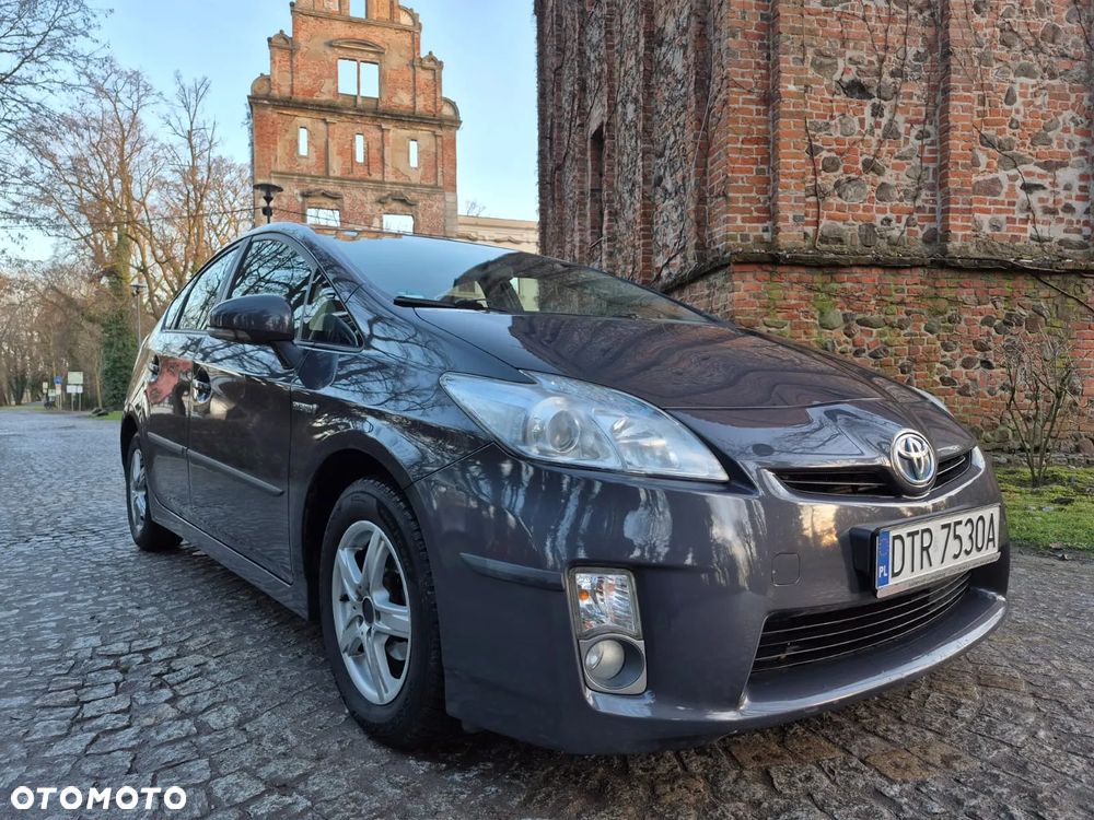 Toyota Prius (Hybrid) Executive - 9