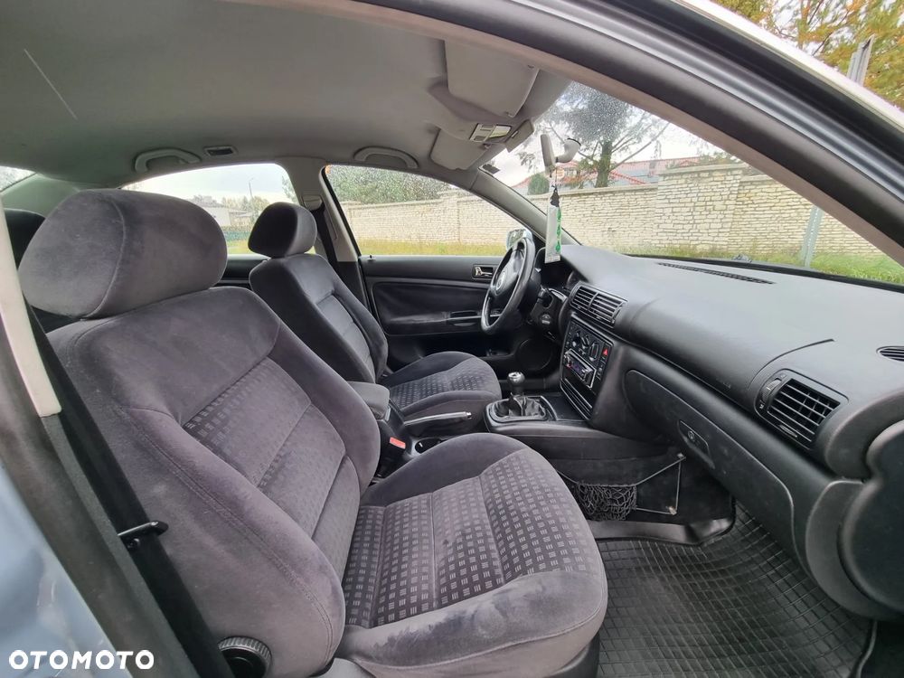 Volkswagen Passat 1.6 Comfortline - 14