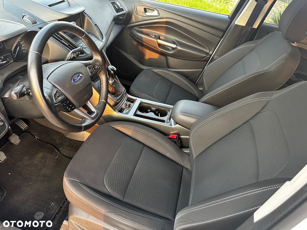 Ford Kuga 1.5 EcoBoost 2x4 Titanium - 12