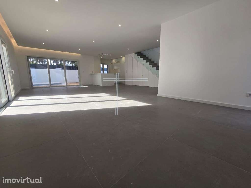 Moradia Isolada com piscina e garagem - Aroeira - Grande imagem: 2/40