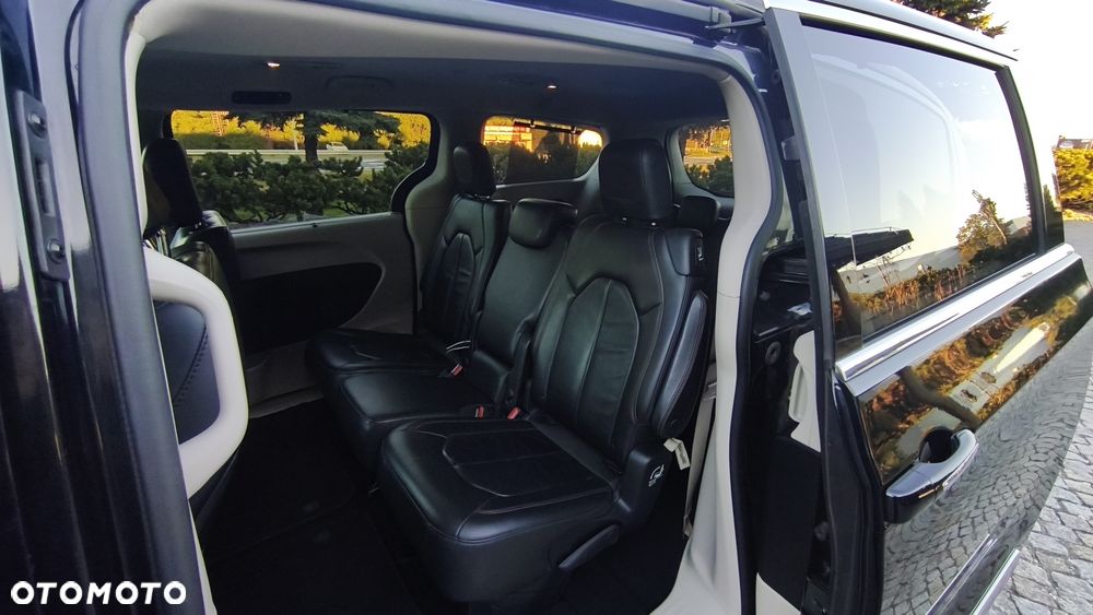 Chrysler Pacifica - 5