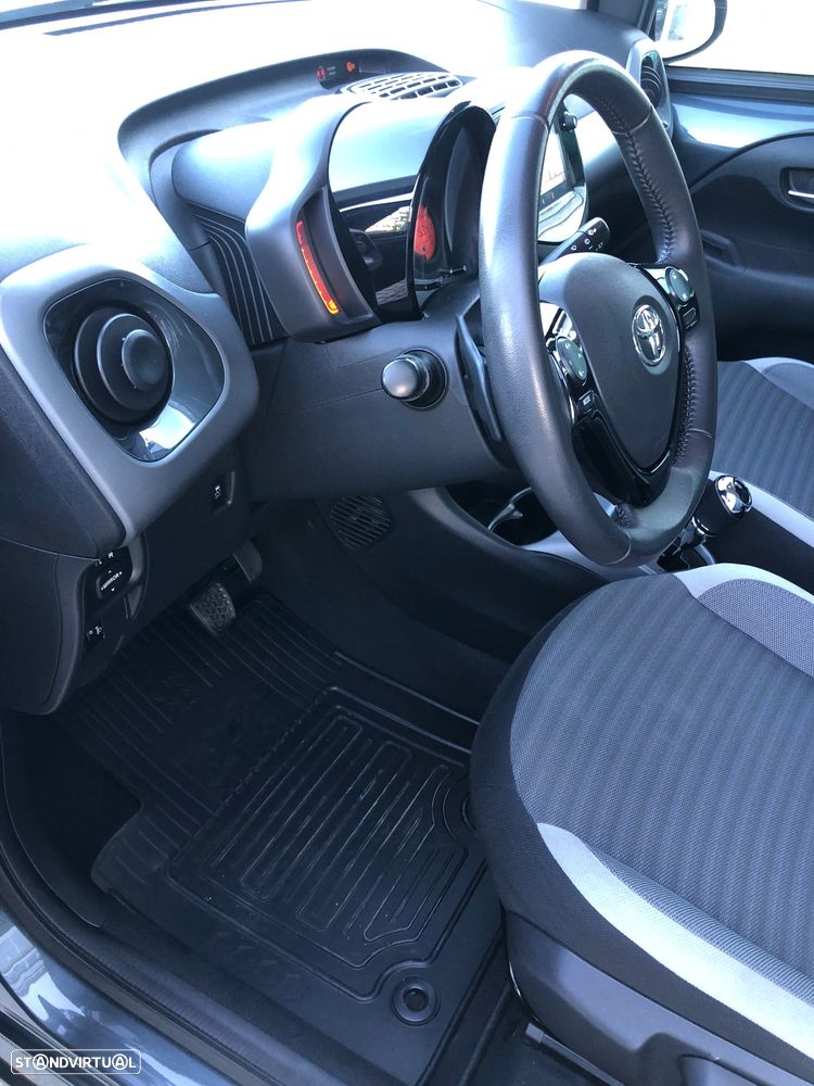 Toyota Aygo 1.0 X-Play Plus MM - 29