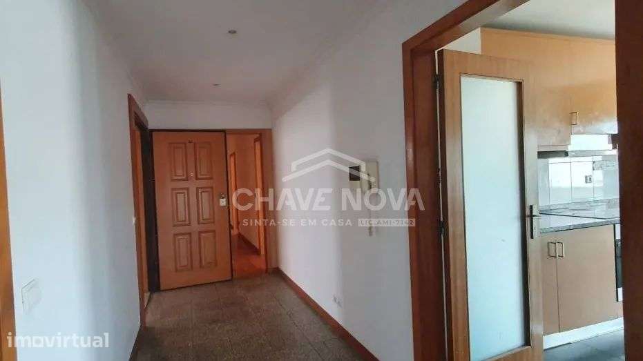 Apartamento T3 c/lugar de garagem em Rio Tinto - Grande imagem: 2/16