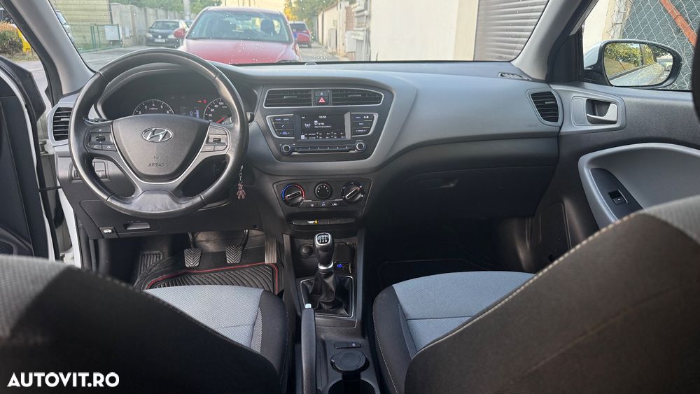Hyundai i20 1.25 M/T ISG Comfort - 12