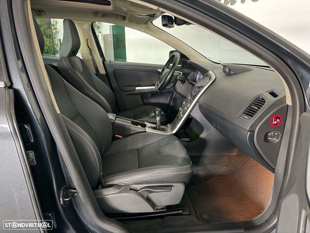 Volvo XC 60 2.0 D3 Drive Momentum - 25