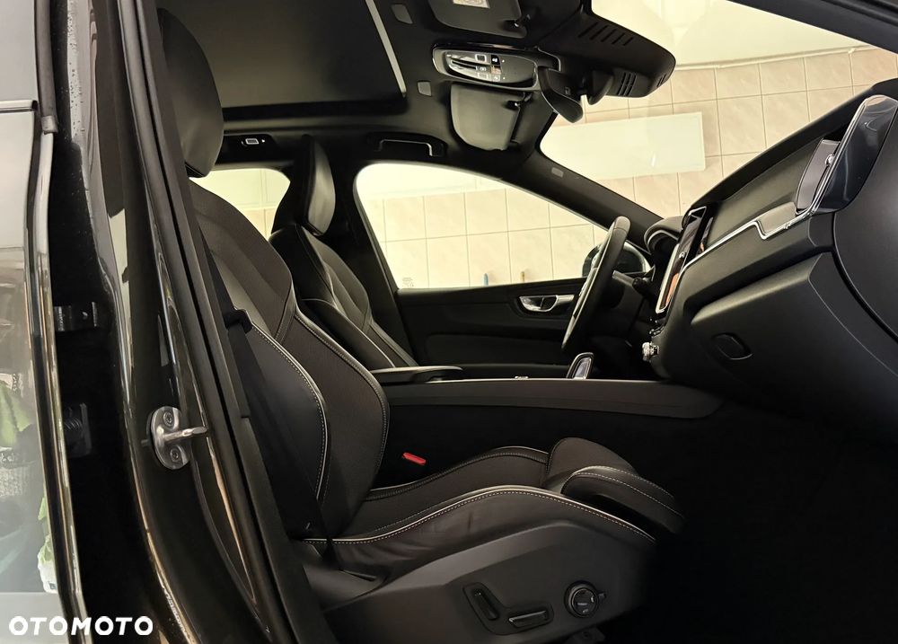 Volvo XC 60 B4 D AWD Plus Dark - 10