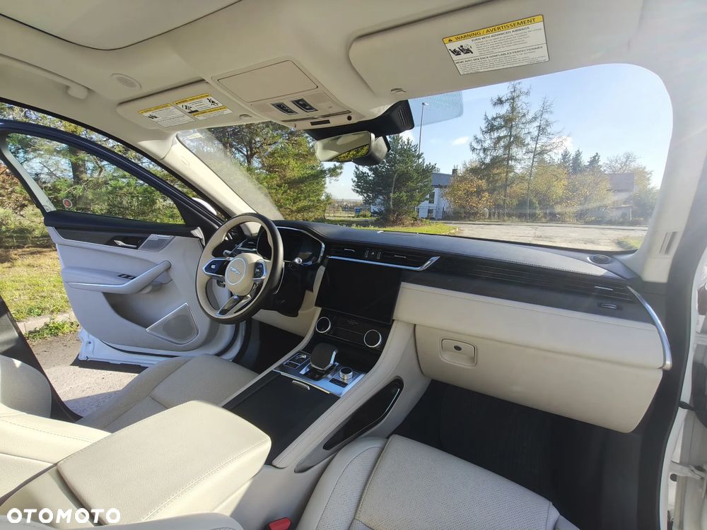 Jaguar F-Pace - 25