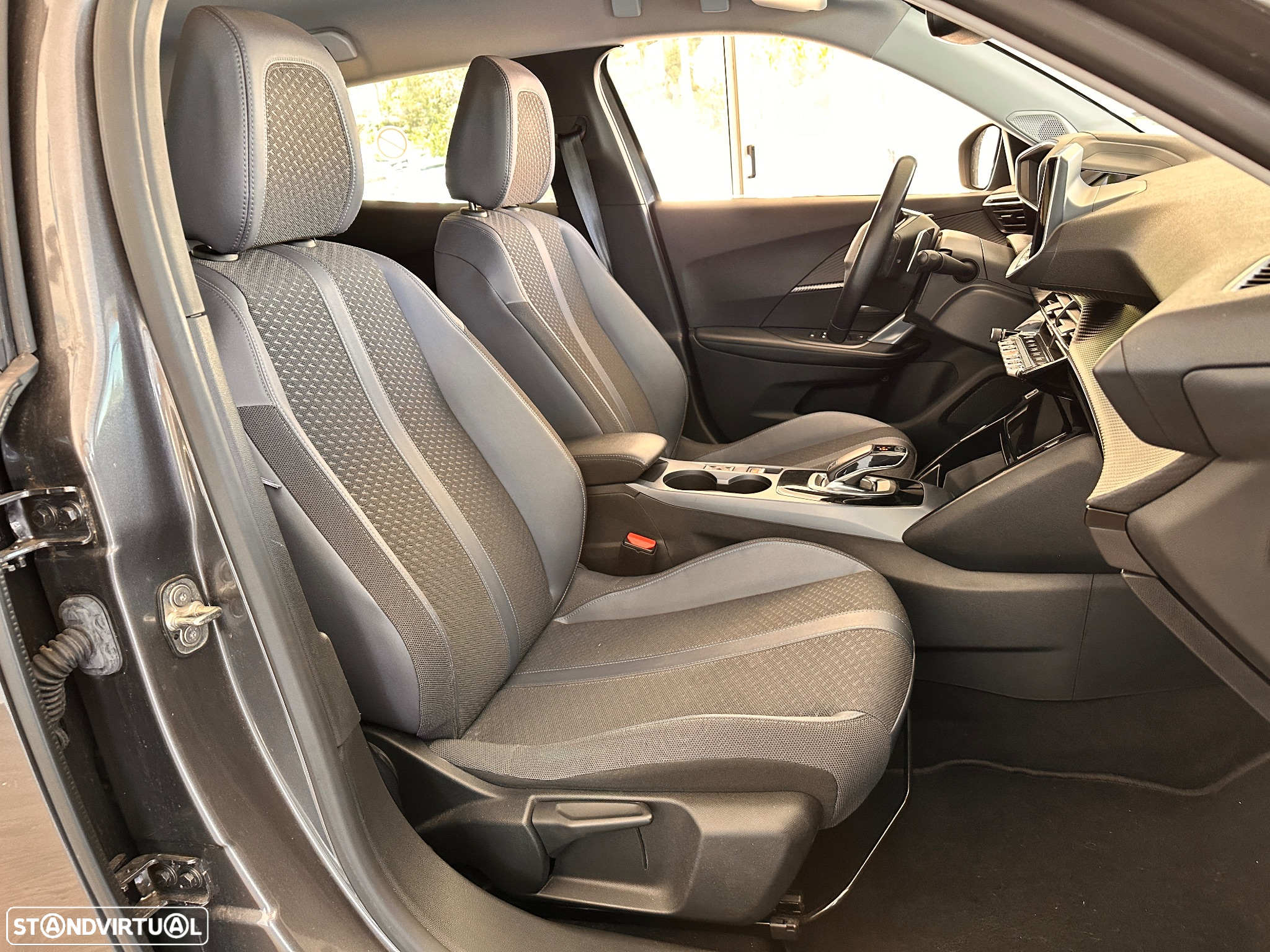 Peugeot 2008 PureTech 130 EAT8 Allure - 7
