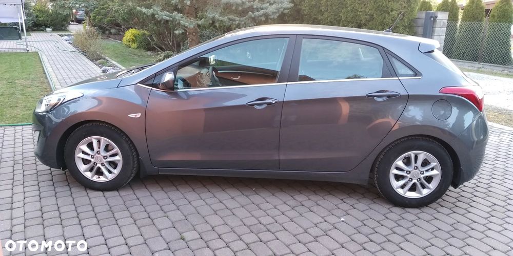 Hyundai i30 blue 1.6 GDI Trend - 12