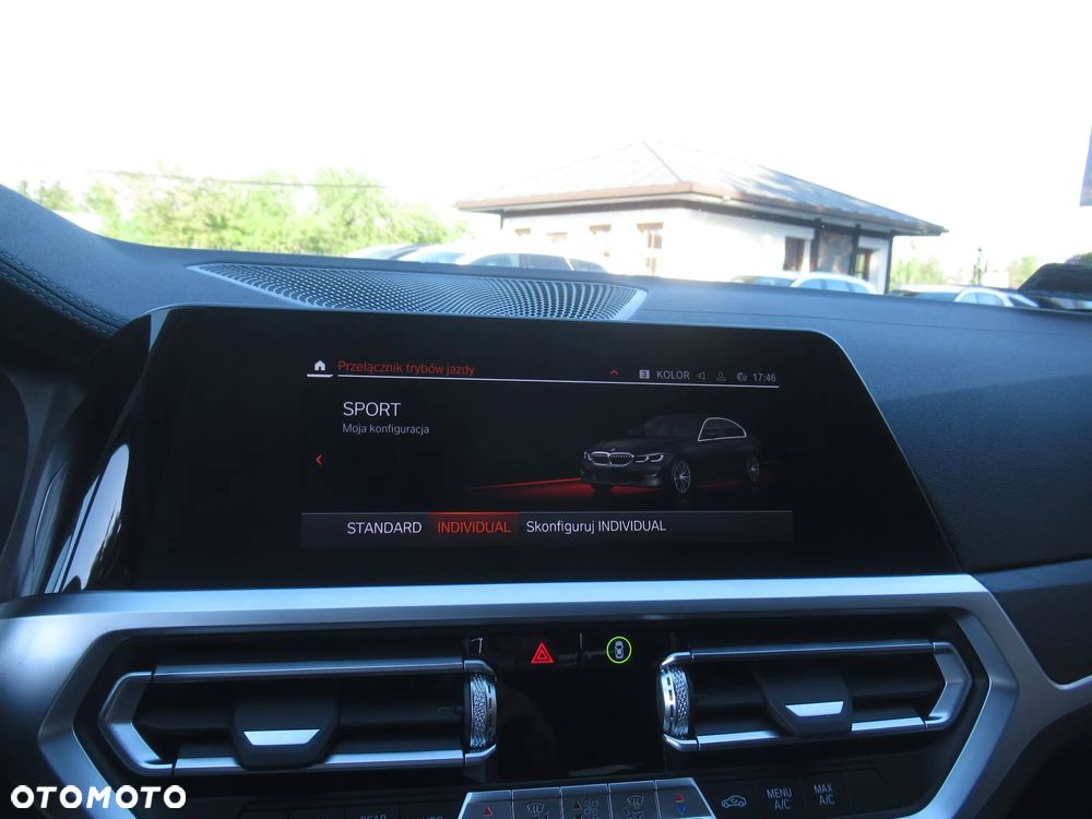 BMW Seria 3 320i Luxury Line - 25