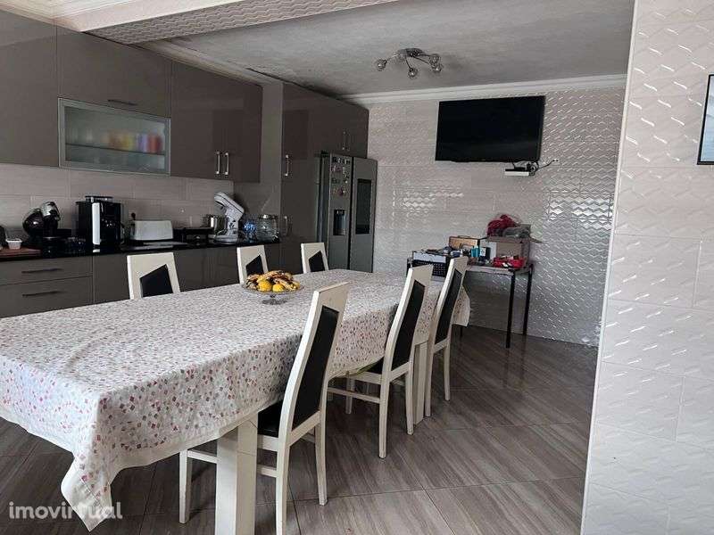 Casa res de chao e 1 andar (Garagem e telheiro incluidos) - Grande imagem: 2/5