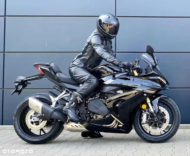 QJMOTOR SRK 800RR - 1