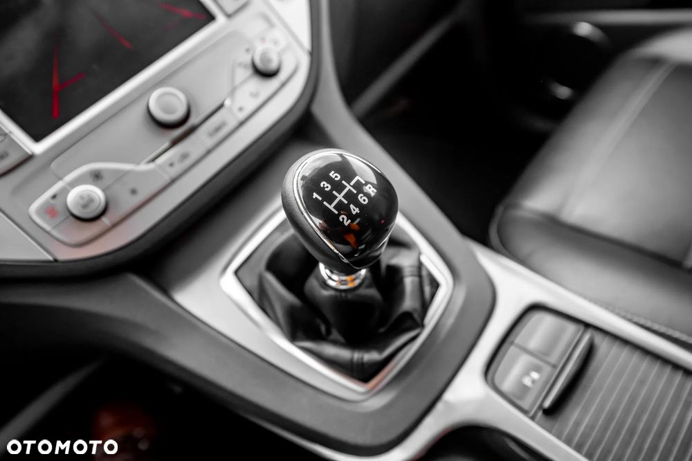 Ford Kuga 2.5 4x4 Titanium - 33