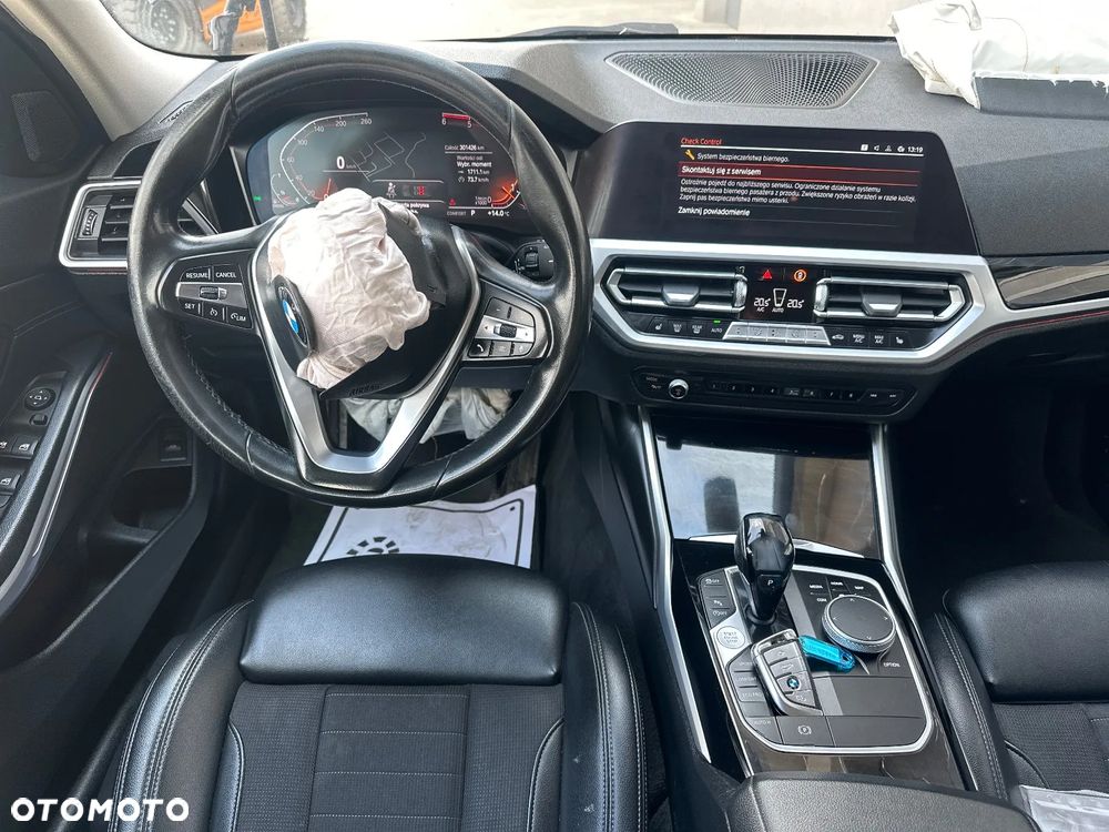 BMW Seria 3 320d Sport Line - 23