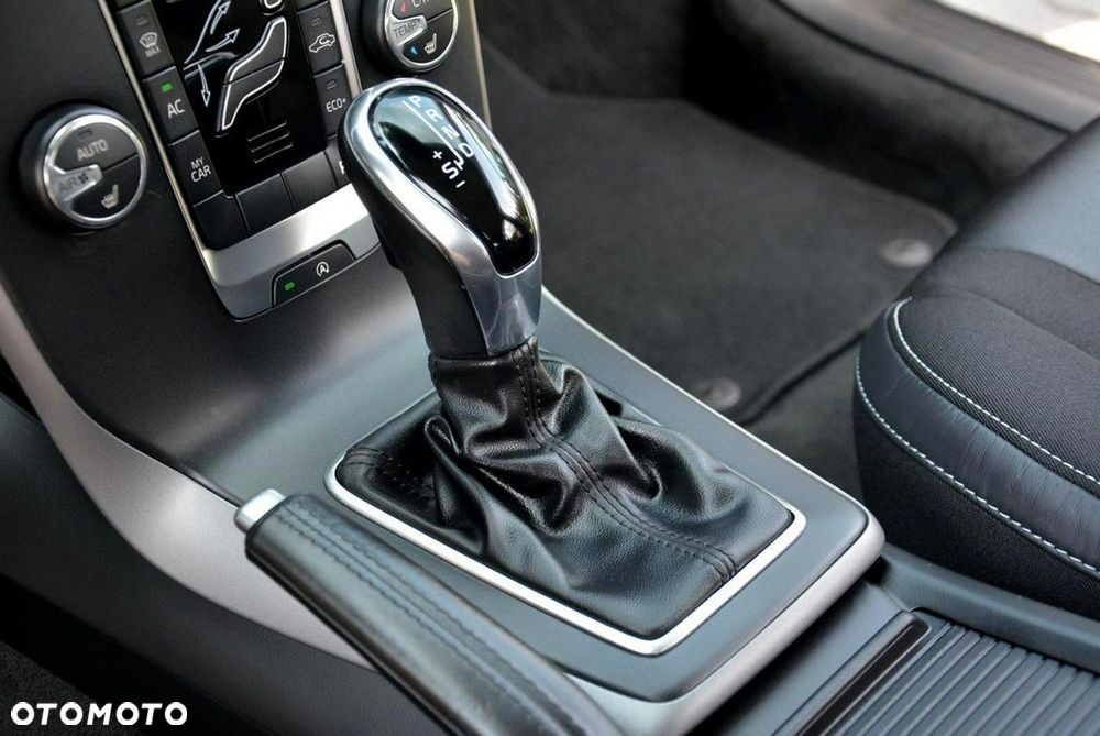 Volvo V40 D2 Drive-E Momentum - 30