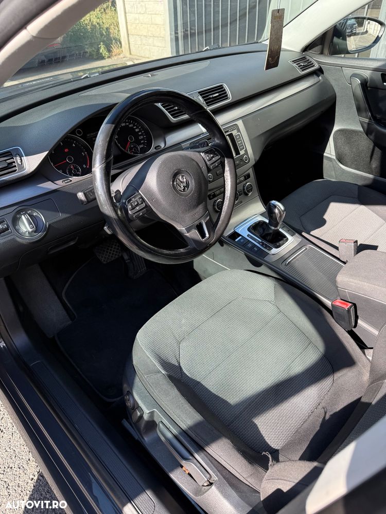 Volkswagen Passat 2.0 TDI BlueMotion Technology DSG Comfortline - 8