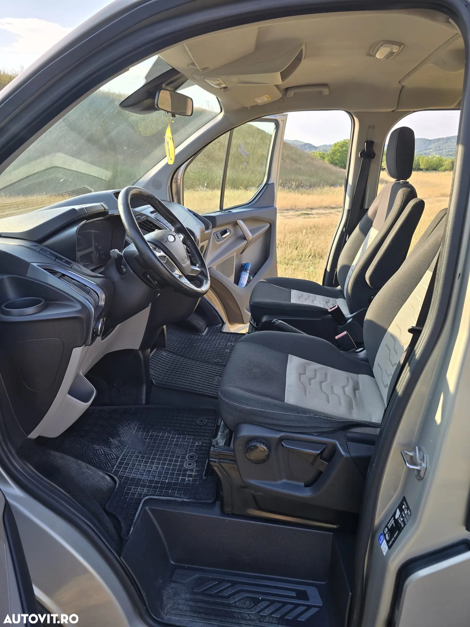 Ford Tourneo Custom - 17