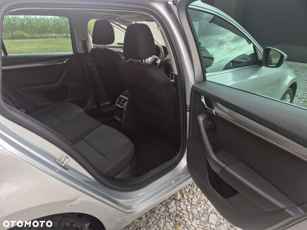 Skoda Octavia 1.6 TDI DSG Premium Edition - 10