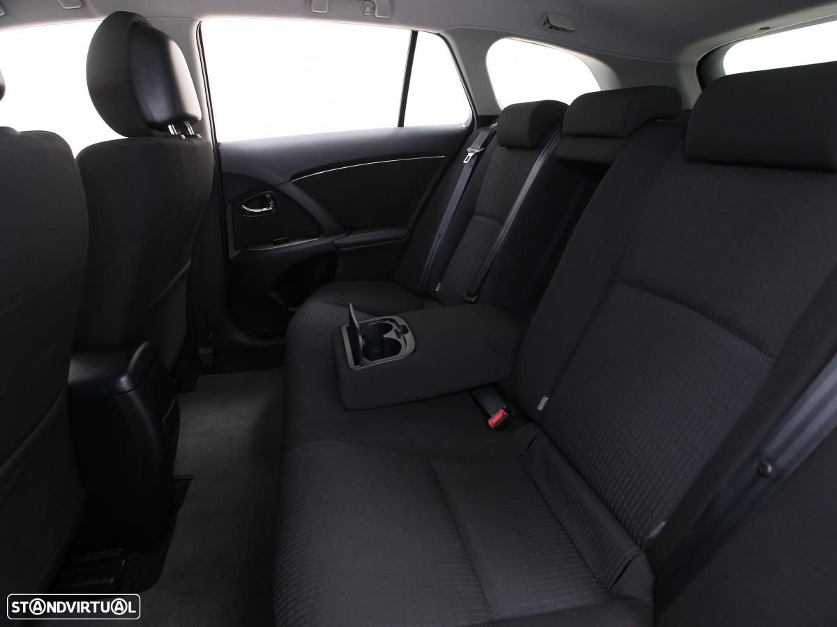Toyota Avensis SW - 9