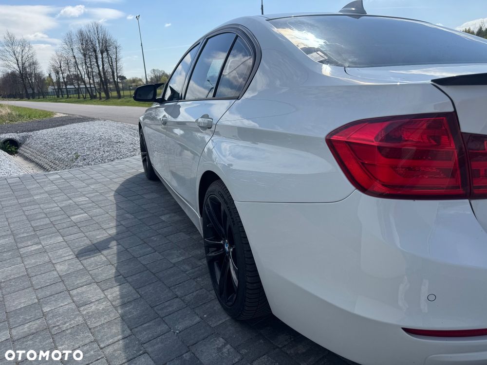 BMW Seria 3 335i xDrive Edition Sport - 4