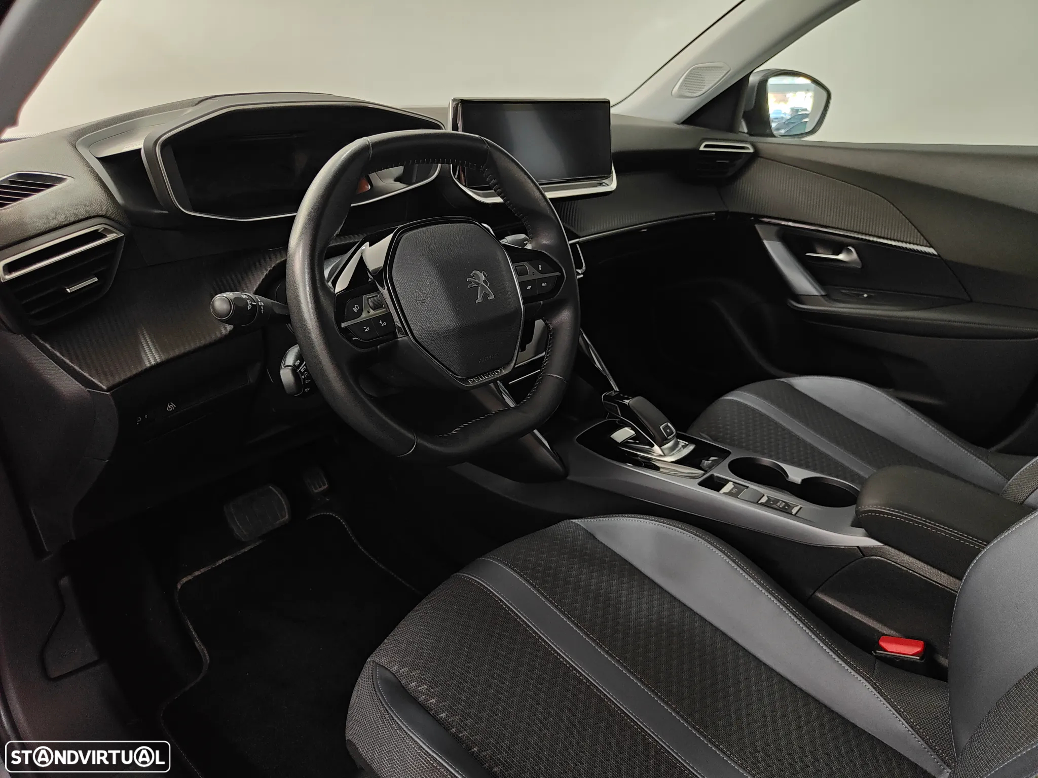 Peugeot 2008 1.2 PureTech Allure EAT8 - 31